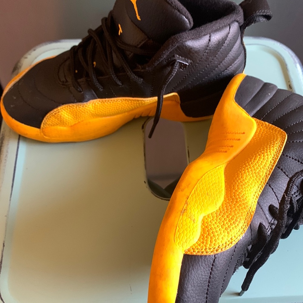 Air Jordan 12 Retro GS 'University Gold'